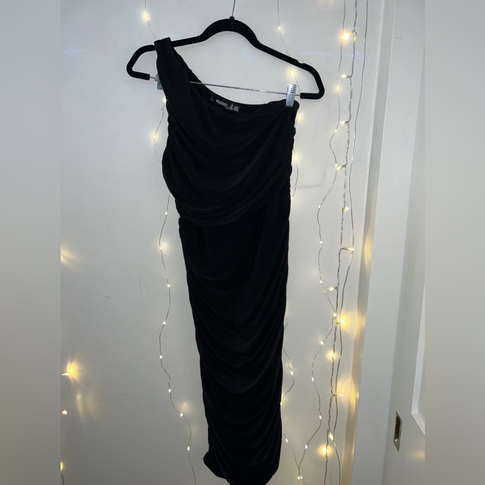 BLACK ONE SHOULDER MIDI ROUCHED flattering dress!
